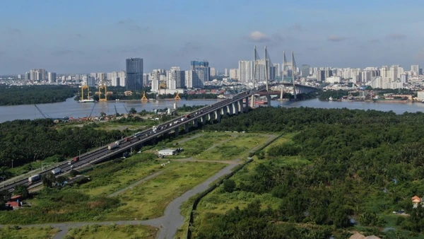 Cầu Phú Mỹ hiện hữu bắc qua sông Sài Gòn sẽ nằm gần dự án cầu Phú Mỹ 2 nối Thành phố Hồ Chí Minh và tỉnh Đồng Nai (Ảnh: QUÝ HIỀN)