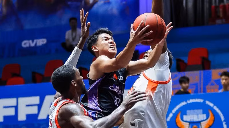 Hanoi Buffaloes thi đấu thăng hoa trên sân nhà. (Ảnh: VBA)