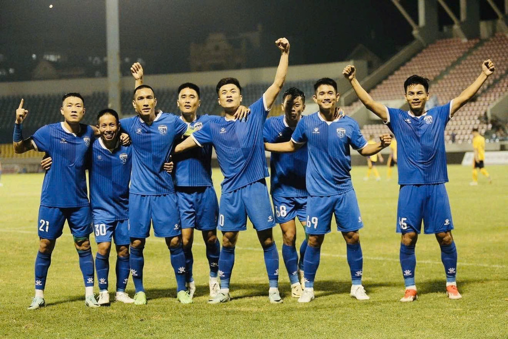 Câu lạc bộ Quảng Ninh FC vui mừng thăng hạng lên Giải hạng Nhất Quốc gia 2025/26. 