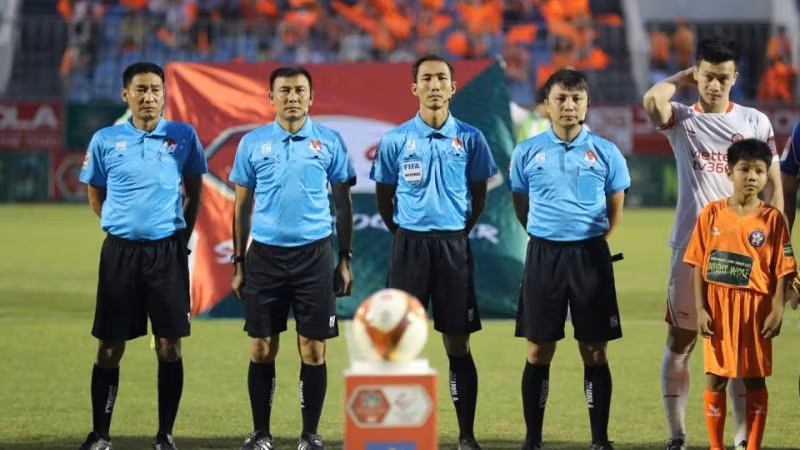 Các trọng tài Việt Nam tác nghiệp tại giải đấu V-League. (Ảnh: VPF)