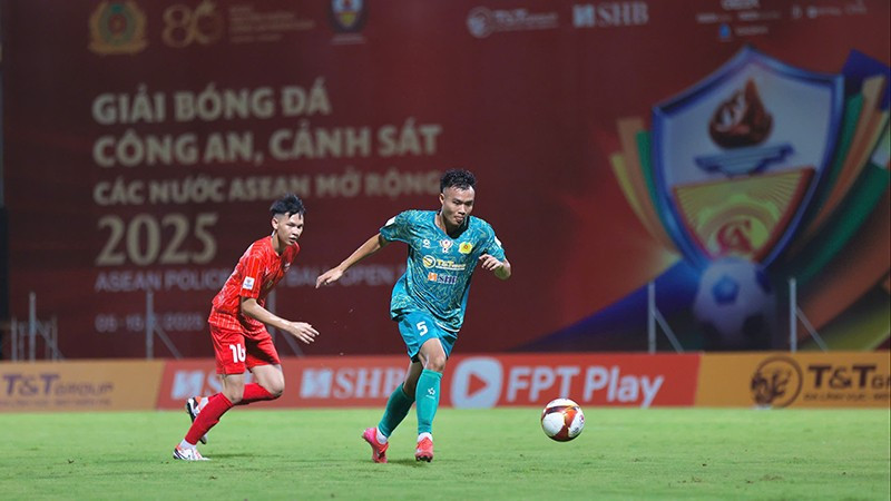 Công an nhân dân Việt Nam II đại thắng 3-0 đội Singapore.