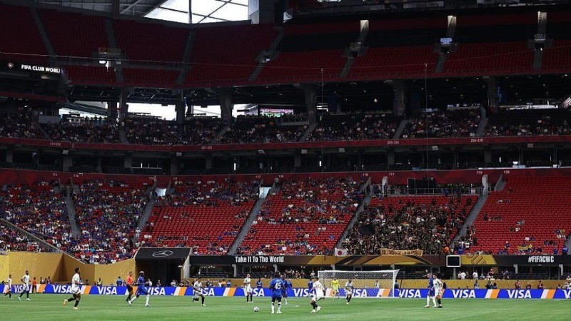 FIFA giảm giá vé nhằm lấp đầy chỗ trống tại các sân vận động. (Ảnh: CWC)