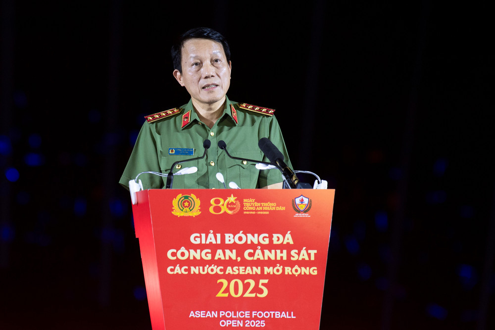 Ủy viên Bộ Chính trị, Bí thư Đảng ủy Công an Trung ương, Bộ trưởng Công an, Đại tướng Lương Tam Quang phát biểu tại buổi lễ. asean-football-6.jpg