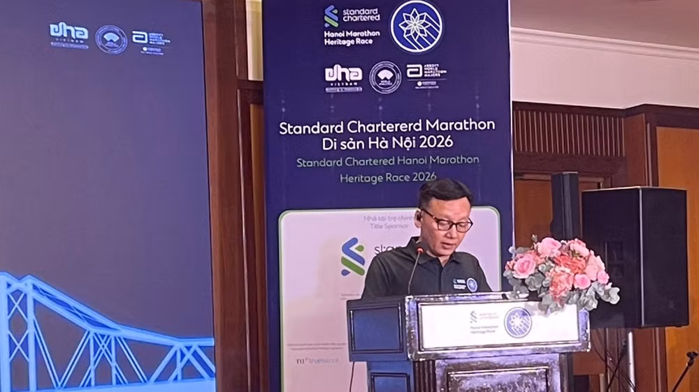 ong-nguyen-tri-man-giam-doc-chien-luoc-va-phat-trien-thi-truong-phat-bieu-tai-le-cong-bo-giai-standard-chartered-marathon-di-san-ha-noi-2026-6019.jpg