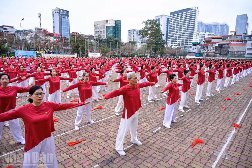 ndo_bl_nguoi-lon-tuoi-hoan-toan-co-the-duy-tri-mot-cuoc-song-khoe-manh-lac-quan-va-day-nang-luong-neu-ket-hop-ren-luyen-deu-dan-voi-che-do-dinh-duong-phu-hop.jpg