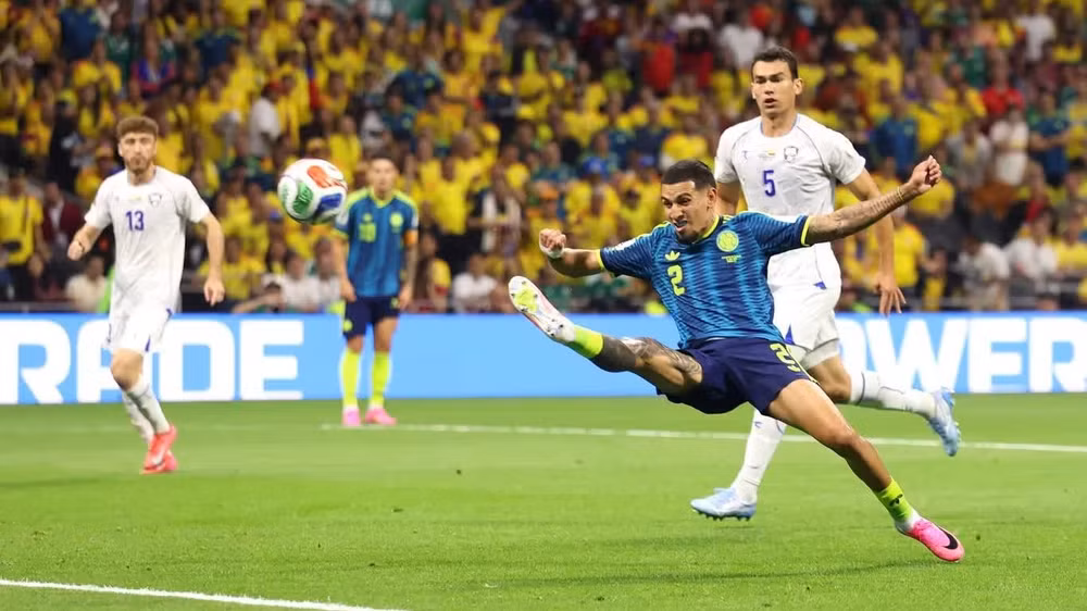 Colombia chiếm lĩnh thế trận trước Uzbekistan. (Ảnh: FIFA)