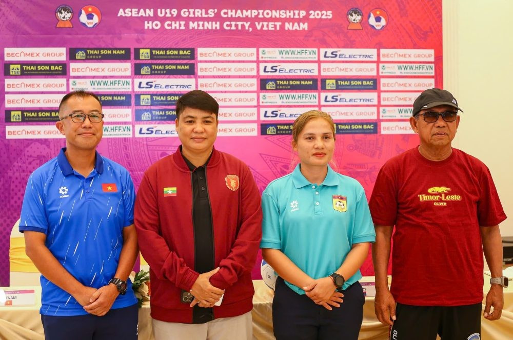 Huấn luyện viên các đội tham dự bảng A - Giải bóng đá U19 nữ Đông Nam Á 2025. img-9160-e1749363376495.jpg