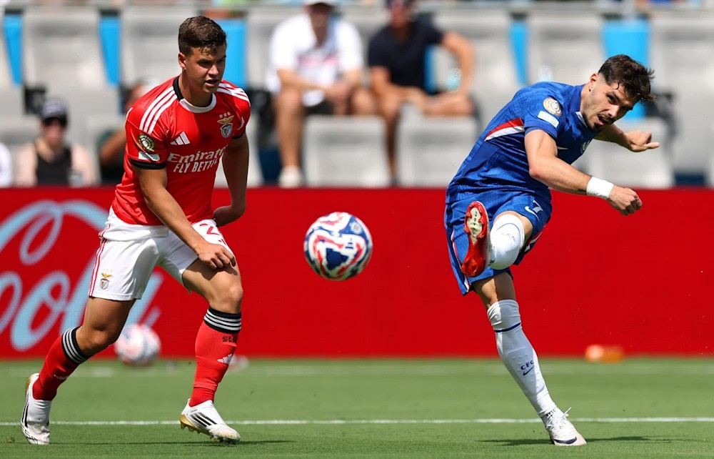 Hai đội bước vào hiệp phụ sau khi hòa 1-1. (Ảnh: Chelsea FC) pedro-neto-shoots-against-benfica-club-world-cup-copy.jpg