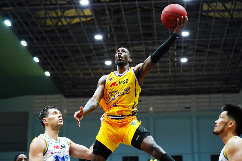 Jaylyn Richardson đột phá và dứt điểm ở tư thế khó. (Ảnh: VBA) 4-jaylyn-richardson-dot-pha-va-dut-diem-o-tu-the-kho.jpg