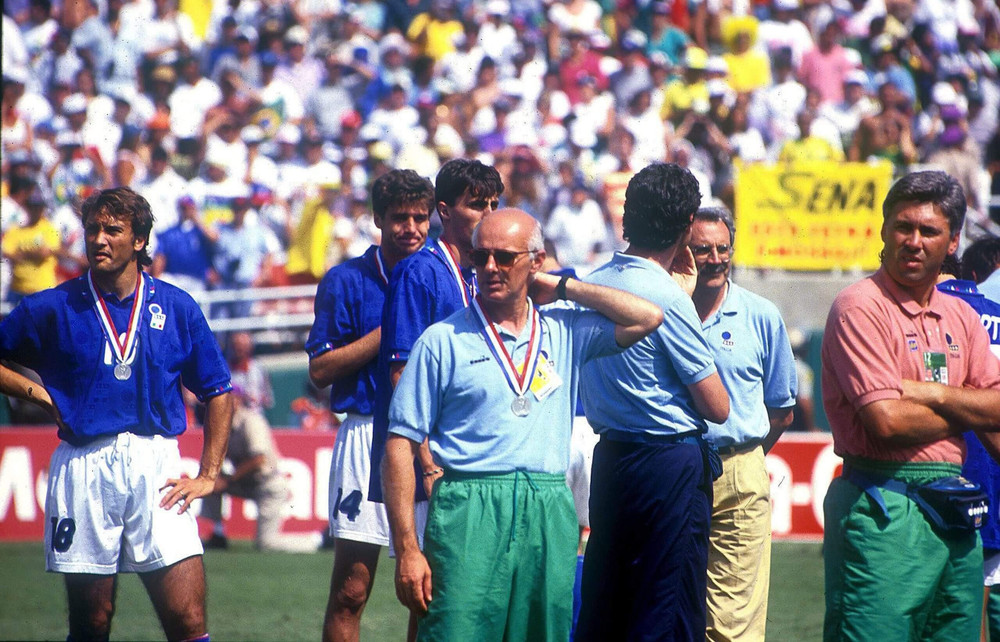 Ancelotti (ngoài cùng bên phải) đã chứng kiến Brazil vô địch World Cup năm 1994. (Ảnh: BFC) 6.jpg