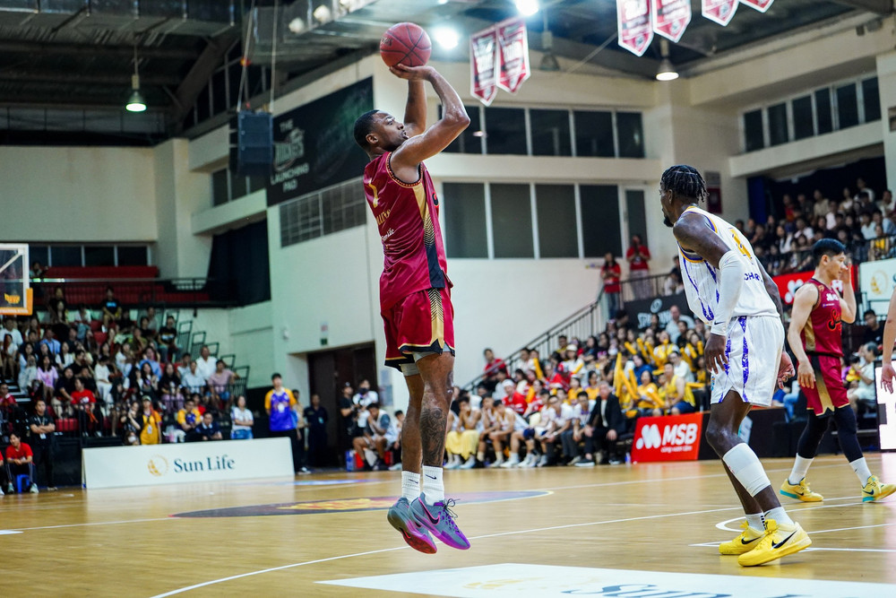 Alfred Hollins tiếp tục giữ phong độ và giúp Saigon Heat thăng hoa. (Ảnh: VBA) 3-alfred-hollins-tiep-tuc-giu-phong-do-va-giup-saigon-heat-thang-hoa.jpg