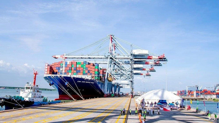 Tàu container lớn nhất thế giới cập cảng Cái Mép, thị xã Phú Mỹ, tỉnh Bà Rịa-Vũng Tàu. (Ảnh: nhandan.vn) vungtau.jpg