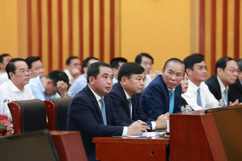 Lãnh đạo Bộ Nông nghiệp và Môi trường tham dự buổi lễ. (Ảnh: TRẦN HẢI) tt3.jpg