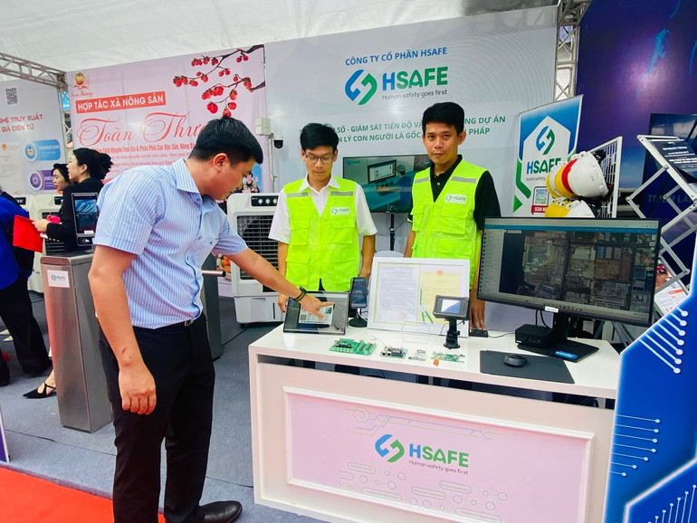 Giải pháp HSAFE được coi như “hồ sơ số” hỗ trợ doanh nghiệp quản lý nhân sự minh bạch, nâng cao hiệu quả sản xuất. hsa.jpg