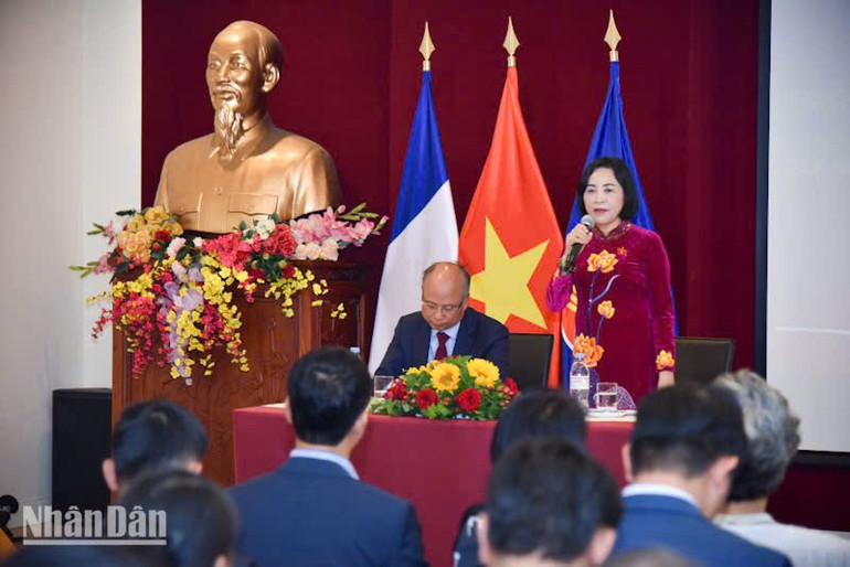Phó Chủ tịch Quốc hội Nguyễn Thị Thanh phát biểu tại cuộc gặp gỡ. pctqh.jpg
