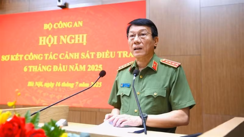 Thay mặt Đảng ủy Công an Trung ương, Bộ Công an, Bộ trưởng Lương Tam Quang biểu dương, chúc mừng các thành tích, chiến công mà lực lượng Cảnh sát điều tra đã đạt được trong thời gian qua. (Ảnh: Cổng TTĐT Bộ Công an)