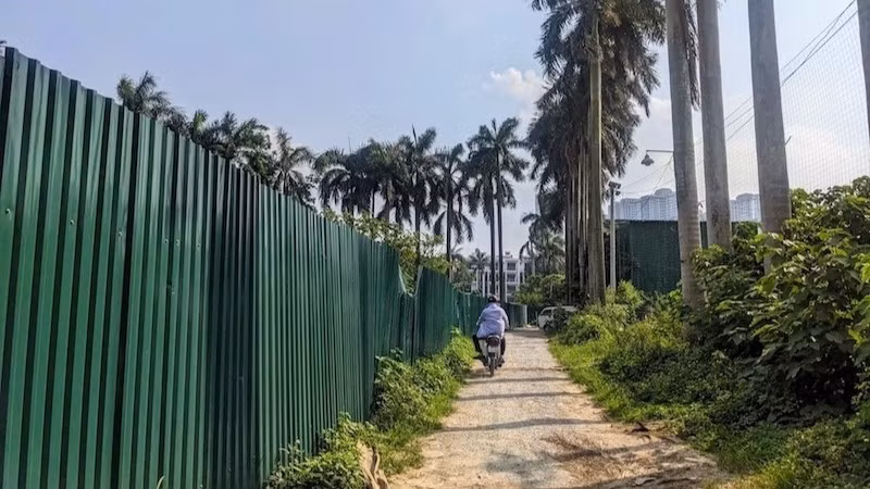 Phần đất của hai doanh nghiệp đang bị tự ý quây tôn.