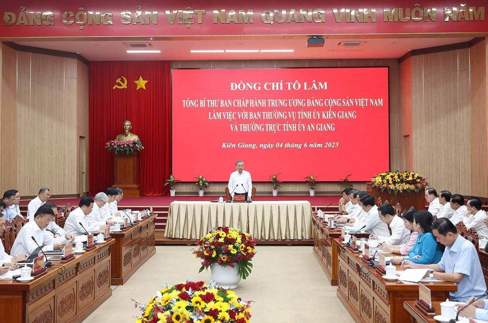 Tổng Bí thư Tô Lâm làm việc với Ban Thường vụ Tỉnh ủy Kiên Giang và Thường trực Tỉnh ủy An Giang. (Ảnh: Thống Nhất/TTXVN)