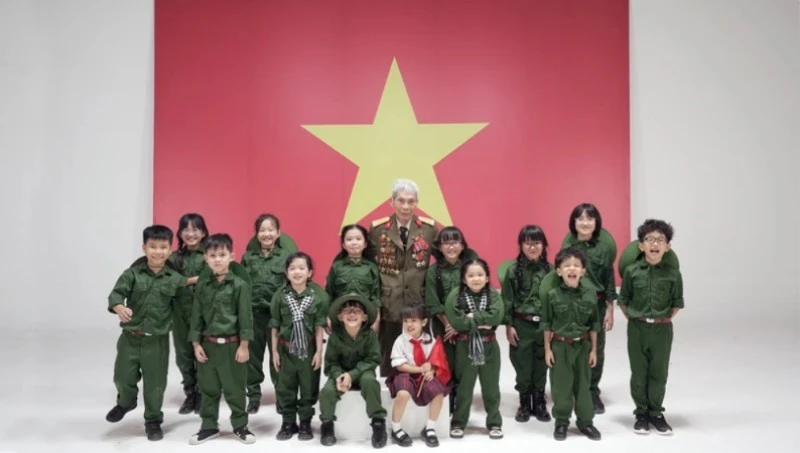 Những nhân vật chính xuất hiện trong MV "Em bé Việt Nam".