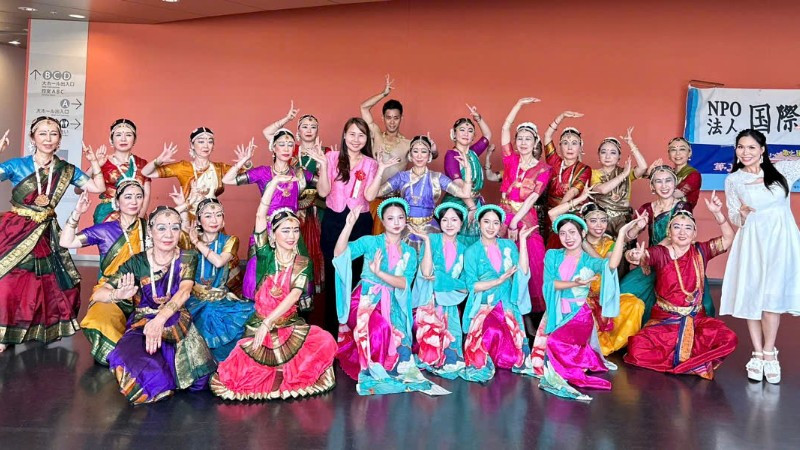 Hội người Việt Nam vùng Kansai ghi dấu ấn sâu sắc bằng những tiết mục mang đậm bản sắc văn hóa Việt Nam với hình ảnh áo dài, các bài dân ca, dân vũ và hình ảnh tươi đẹp về quê hương Việt Nam. dff71be5c4ed4db314fc-4188.jpg