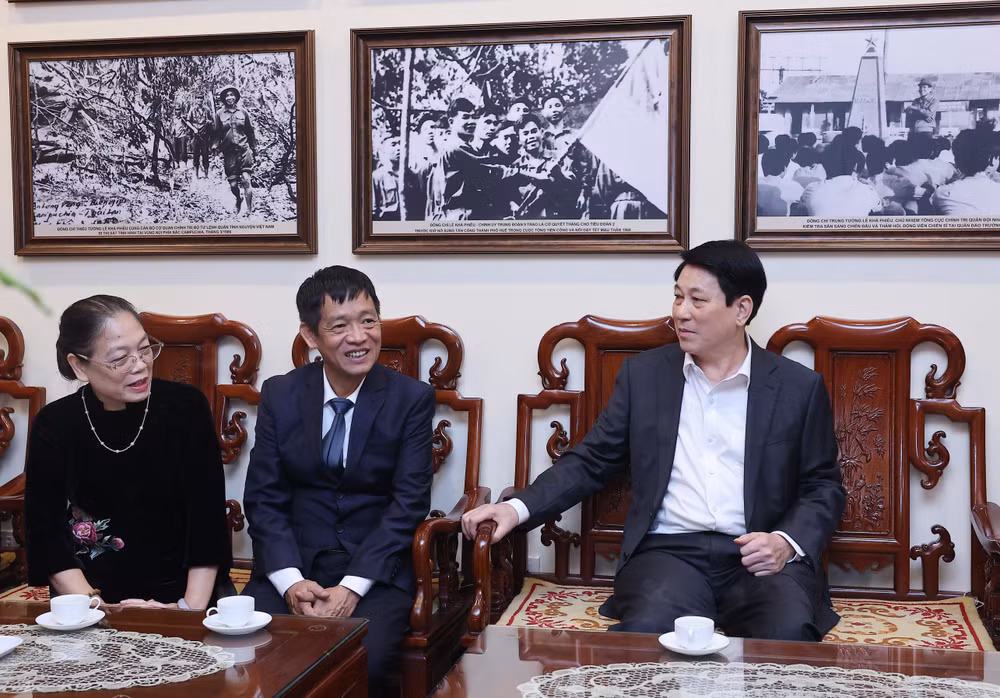 vna-potal-chu-tich-nuoc-luong-cuong-dang-huong-tuong-nho-nguyen-lanh-dao-dang-nha-nuoc-8562424.jpg
