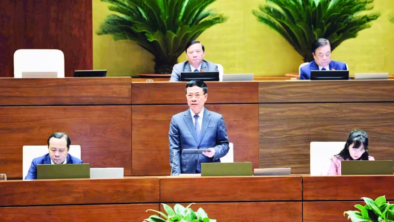 Bộ trưởng Khoa học và Công nghệ Nguyễn Mạnh Hùng phát biểu giải trình, làm rõ một số vấn đề đại biểu Quốc hội nêu. (Ảnh: ĐĂNG ANH)