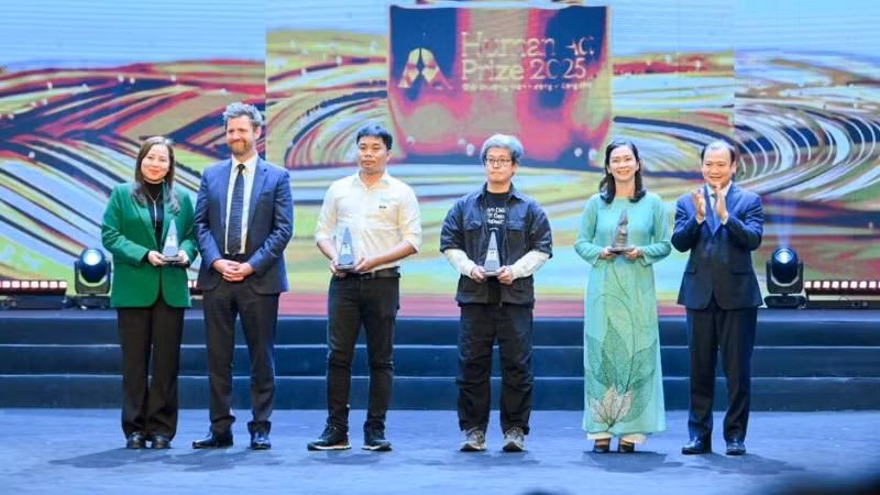 Heineken Việt Nam nhận giải thưởng "Dự án Bền vững" tại Human Act Prize 2025.