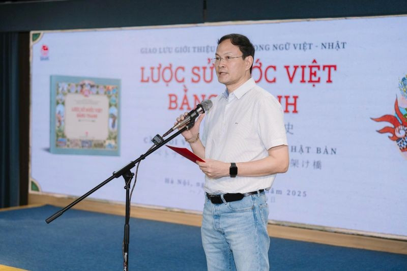 Ông Bùi Tuấn Nghĩa, Giám đốc Nhà xuất bản Kim Đồng phát biểu tại lễ ra mắt sách sáng 19/6. nghia.jpg