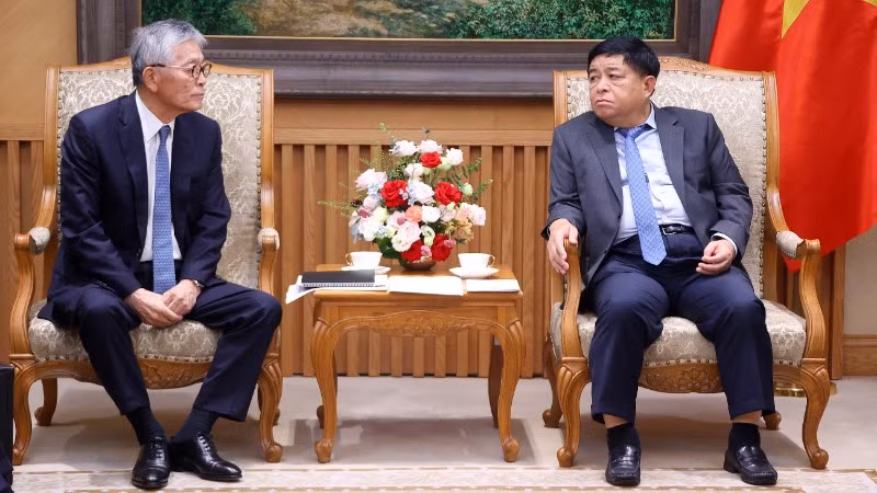 Phó Thủ tướng Nguyễn Chí Dũng tiếp ông Honna Hitoshi, Chủ tịch kiêm Tổng giám đốc Công ty Cổ phần Erex (Nhật Bản). (Ảnh: Văn Điệp/TTXVN)