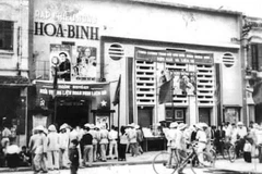 Xem văn nghệ thời thiếu khó