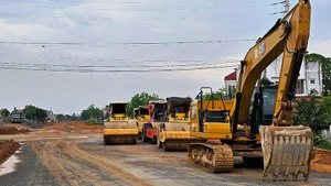Phương tiện cơ giới đang thi công phía đông bắc tỉnh Thanh Hóa.