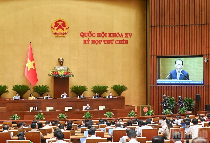 Quốc hội làm việc tại hội trường nghe báo cáo giải trình, tiếp thu ý kiến nhân dân, ý kiến thảo luận tại tổ và hội trường (lần thứ nhất) của các đại biểu Quốc hội và chỉnh lý dự thảo Nghị quyết của Quốc hội về sửa đổi, bổ sung một số điều của Hiến pháp năm 2013. (Ảnh: DUY LINH) ndo_br_bnd-6295.jpg