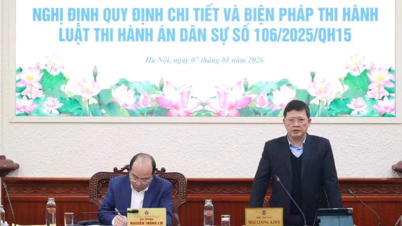 Thứ trưởng Tư pháp Mai Lương Khôi phát biểu tại cuộc họp Tổ soạn thảo Nghị định quy định chi tiết một số điều và biện pháp thi hành Luật Thi hành án dân sự số 106/2025/QH15. (Ảnh: TL)