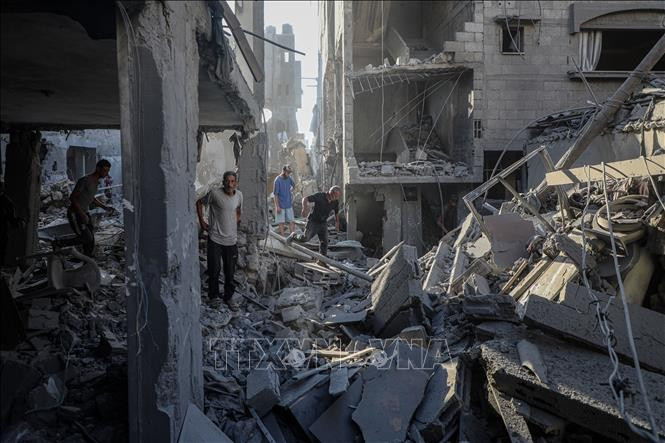 Tòa nhà bị phá hủy sau cuộc không kích của Israel tại Gaza. (Ảnh: THX/TTXVN) Tòa nhà bị phá hủy sau cuộc không kích của Israel tại Gaza. (Ảnh: THX/TTXVN)