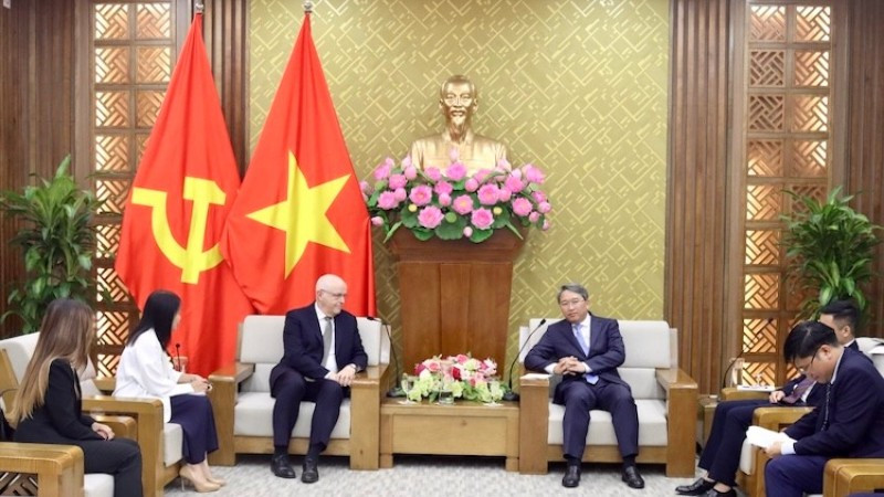 Bộ trưởng Tư pháp Nguyễn Hải Ninh bày tỏ hy vọng Ngài Đại sứ Keijo Norvanto tiếp tục hỗ trợ thúc đẩy hợp tác sâu rộng hơn giữa hai nước trong lĩnh vực pháp luật và tư pháp. (Ảnh: TH). 060825-bt-tiep-khach-3jpg-5428.jpg