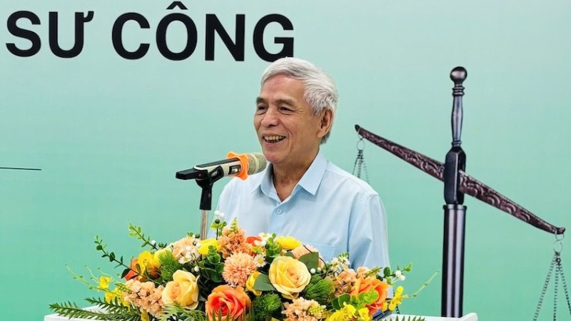 Giáo sư, Tiến sĩ Hoàng Thế Liên, Hiệu trưởng Trường Đại học Chu Văn An, nguyên Thứ trưởng thường trực Tư pháp phát biểu khai mạc hội thảo. (Ảnh: TH) thay-lien-869.jpg