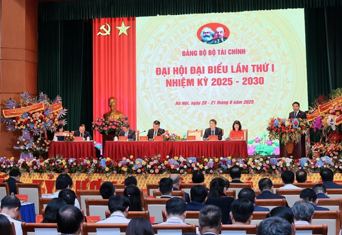 dai-hoi-dai-bieu-dang-bo-bo-tai-chinh-lan-thu-nhat-nhiem-ky-2025-2030-anh-pham-hau-ttxvn.jpg