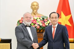 Bộ trưởng Ngoại giao Lê Hoài Trung tiếp Đại sứ đặc mệnh toàn quyền Cộng hòa Séc tại Việt Nam Hynek Kmonicek. (Ảnh: Báo Thế giới và Việt Nam)