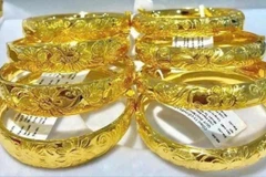 Vàng trang sức được bày bán tại một cửa hàng kinh doanh vàng. (Ảnh: TTXVN)