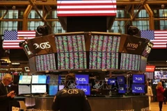 Giao dịch viên tại Sàn chứng khoán New York, Mỹ. (Ảnh: THX/TTXVN)