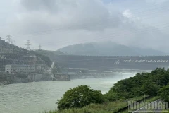 Toàn cảnh công trường dự án Nhà máy Thủy điện Hòa Bình mở rộng. (Ảnh: TRUNG HƯNG)