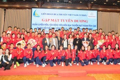 Tuyên dương các huấn luyện viên, vận động viên môn Đua thuyền đạt thành tích xuất sắc tại SEA Games 33. (Ảnh: BTC)