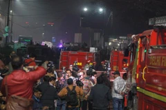 Hiện trường vụ nổ xe gần Pháo đài đỏ ở New Delhi, Ấn Độ, ngày 10/11/2025. (Ảnh: Xinhua)