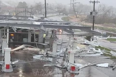 Một trạm xăng bị hư hại do bão Melissa tại Montego Bay, Jamaica ngày 28/10/2025. (Ảnh: THX/TTXVN)