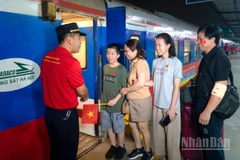 Đường sắt bắc-nam là tuyến hành lang vận tải quan trọng. (Ảnh minh họa: TRUNG HƯNG)