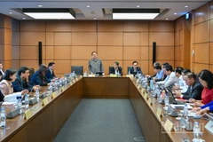 Quang cảnh phiên thảo luận tại Tổ 16 của Quốc hội (gồm các Đoàn đại biểu Quốc hội thành phố Đà Nẵng, tỉnh Tuyên Quang, tỉnh Cao Bằng) sáng 31/10/2025. (Ảnh: THỦY NGUYÊN)