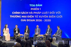 Các diễn giả tham gia phiên tọa đàm. (Ảnh: TRUNG HƯNG)