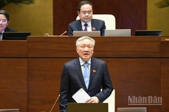 Phó Thủ tướng Thường trực Chính phủ Nguyễn Hòa Bình trả lời chất vấn của đại biểu Quốc hội. (Ảnh: DUY LINH)