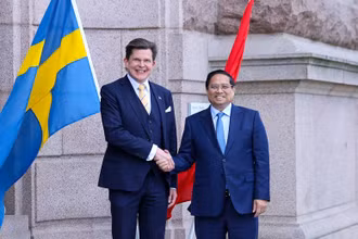 Thủ tướng Phạm Minh Chính và Chủ tịch Quốc hội Thụy Điển Andreas Norlen. (Ảnh: VGP/NHẬT BẮC)