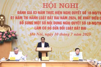Bí thư Đảng ủy Chính phủ, Thủ tướng Chính phủ Phạm Minh Chính chủ trì hội nghị. (Ảnh: TRẦN HẢI)